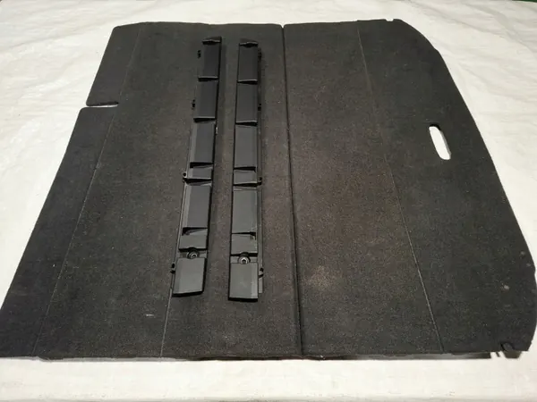 Alfombrilla de maletero trasera OEM 5P5858833A/5P5858834A image 2