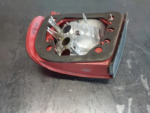 LUZ TRASERA IZQUIERDA AUDI A4 B5 8D0945095G image 10