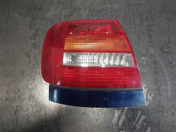 LUZ TRASERA IZQUIERDA AUDI A4 B5 8D0945095G image 4