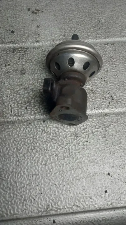 Válvula EGR usada para VW Passat B5 1.9TDI image 3