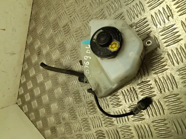 Reservatório de fluido de freio OEM 5R para Toyota Prius Plus image 2