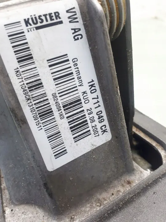 Skoda Octavia Mk2 Versnellingspook OEM 1K0711091A image 8