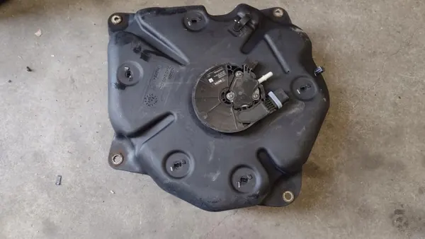 Mercedes AdBlue-säiliö OEM A0094710475 A2124700200 image 4