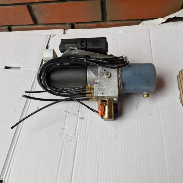 Pompe hydraulique de toit OEM 8200149739 Renault Megane II Cabrio image 3