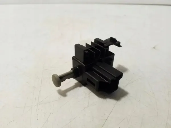 Kytkinpedaalin anturi OEM 6G9T11A152AA Land Roverille image 2