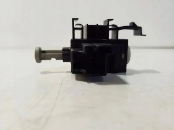Kytkinpedaalin anturi OEM 6G9T11A152AA Land Roverille image 3