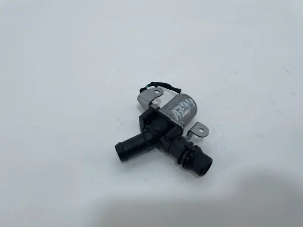 Bomba de agua auxiliar Volvo OE 32249537 XC40 II image 2