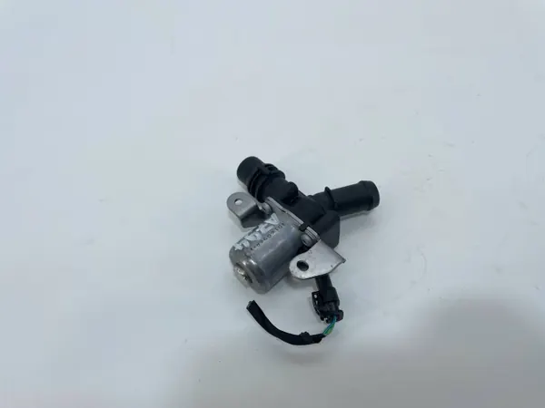 Bomba de agua auxiliar Volvo OE 32249537 XC40 II image 3