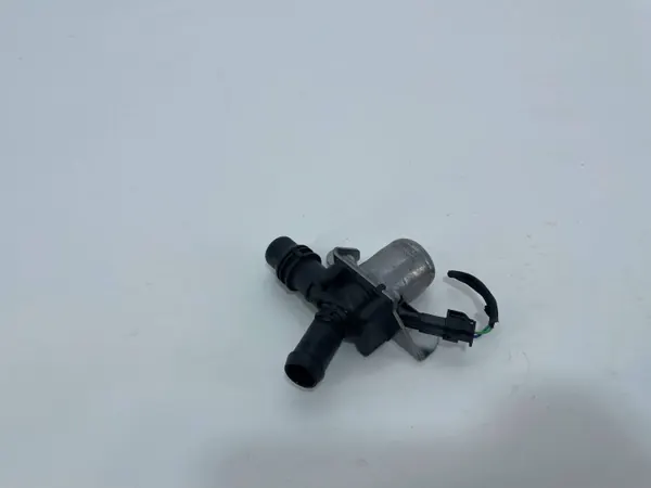 Bomba de agua auxiliar Volvo OE 32249537 XC40 II image 6
