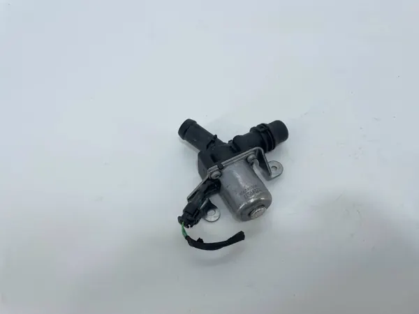 Bomba de agua auxiliar Volvo OE 32249537 XC40 II image 7