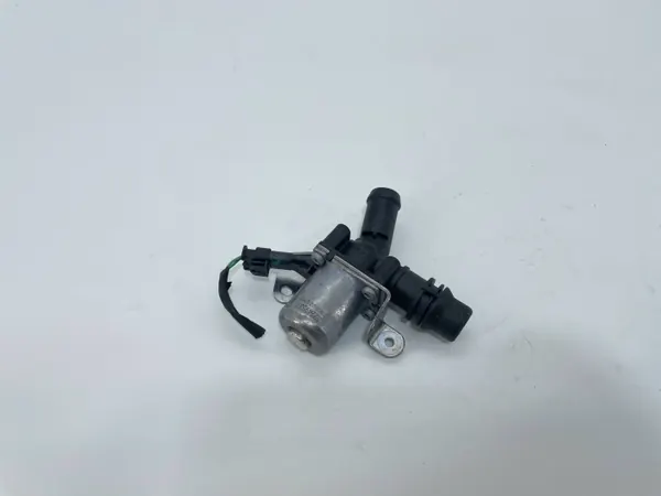 Bomba de agua auxiliar Volvo OE 32249537 XC40 II image 8