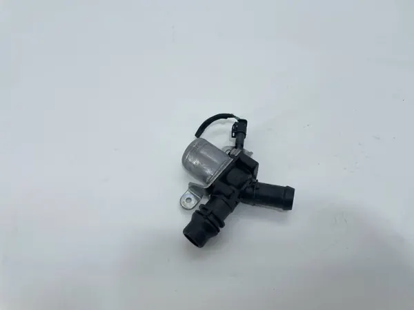 Bomba de agua auxiliar Volvo OE 32249537 XC40 II image 9