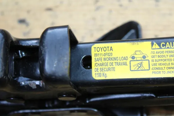 Kit Chave de Roda Toyota OEM 09111-0F020 Usado image 9
