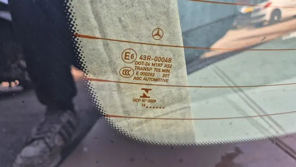 OEM-takakorilas Mercedes C W205 Sedan AS2 -mallille image 3
