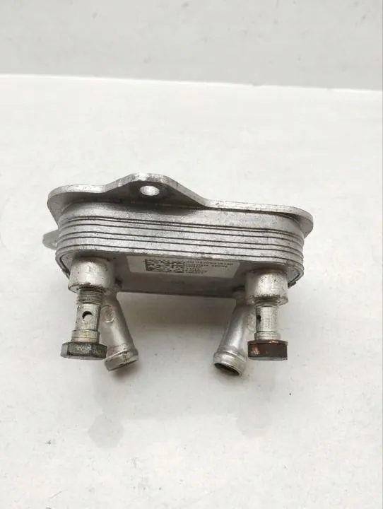 Arrefecedor de óleo Maserati OE OEM 670031618 - Usado image 3