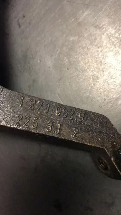 Pompe à huile BMW d'occasion OEM 1273082 pour E30 Série 3 image 4