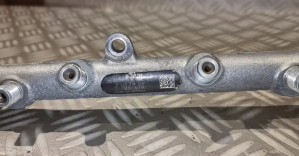 BMW Einspritzschiene OEM 7788679 für M57N 3.0D Motor image 3
