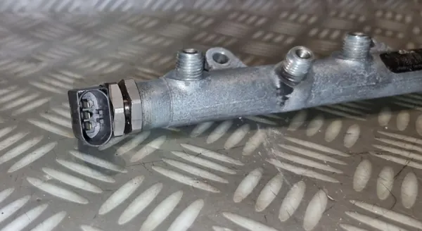BMW Einspritzschiene OEM 7788679 für M57N 3.0D Motor image 4