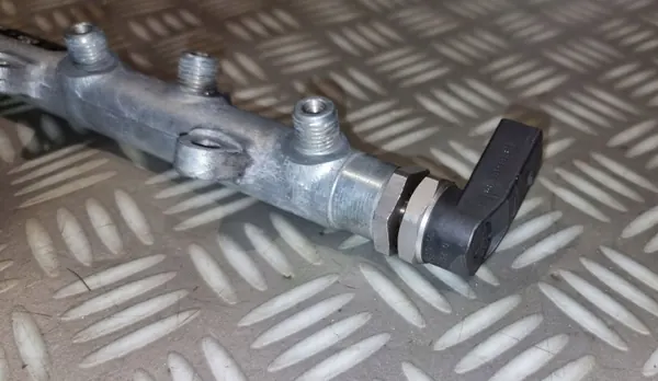 BMW Einspritzschiene OEM 7788679 für M57N 3.0D Motor image 6
