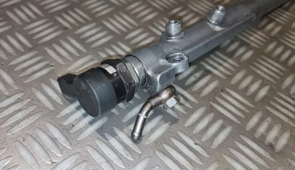 BMW Einspritzschiene OEM 7788679 für M57N 3.0D Motor image 8