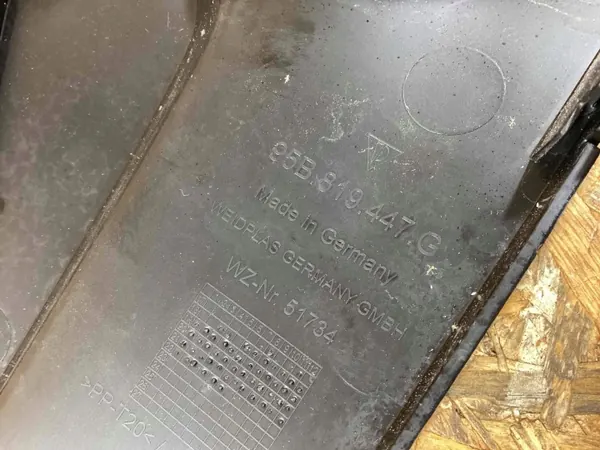 Porsche Macan bakluckdämpare OEM 95B819447G - Begagnad image 7