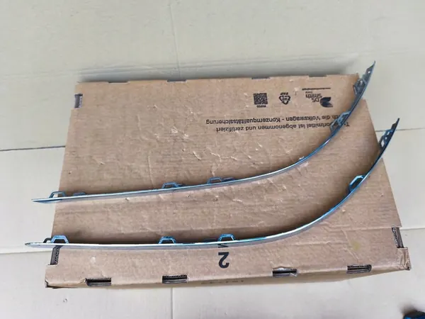 VW Passat B7 Kombi Puskuri Trim Vasemmalle Oikealle Kromi OEM image 6