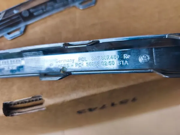 VW Passat B7 Kombi Puskuri Trim Vasemmalle Oikealle Kromi OEM image 9