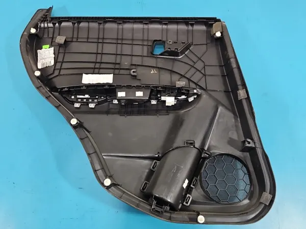 Tapicería Puerta Trasera Derecha OEM 83734-54P1R Suzuki image 4