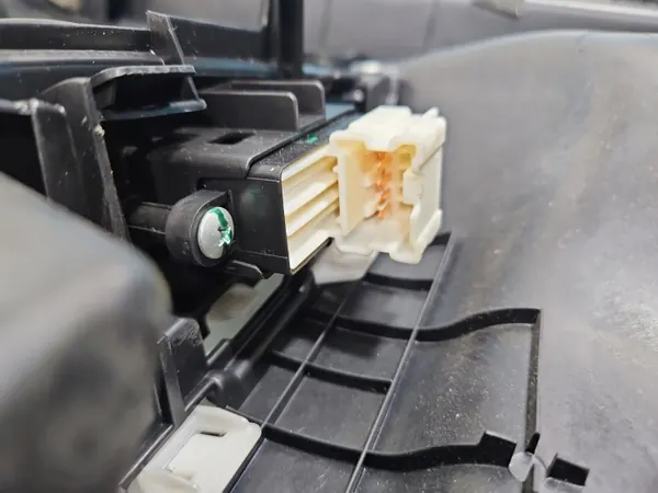 Tapicería Puerta Trasera Derecha OEM 83734-54P1R Suzuki image 7
