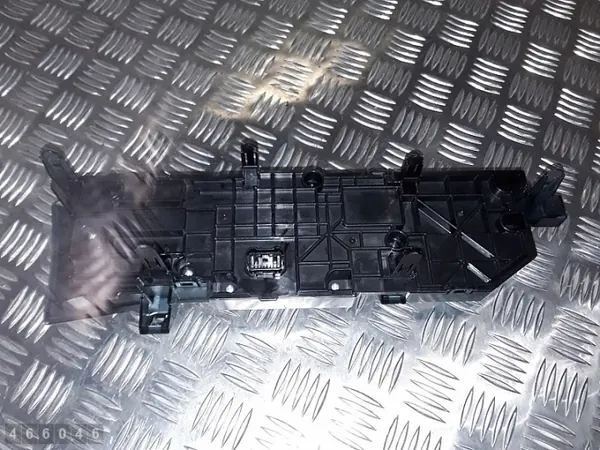 Lexus ES300h AC-ohjausmoduuli OEM 5590033M40 image 3