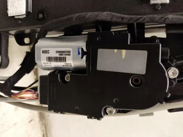 Teto solar Chrysler Pacifica 2018 OEM 10021444D image 7