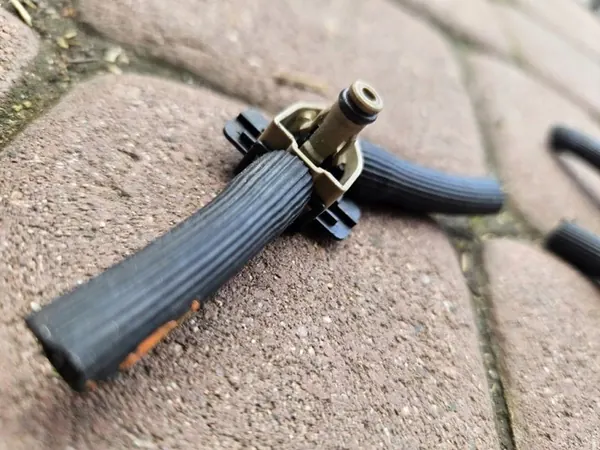 Extrémité de retour d'injecteur Opel Insignia B 55486055 image 2