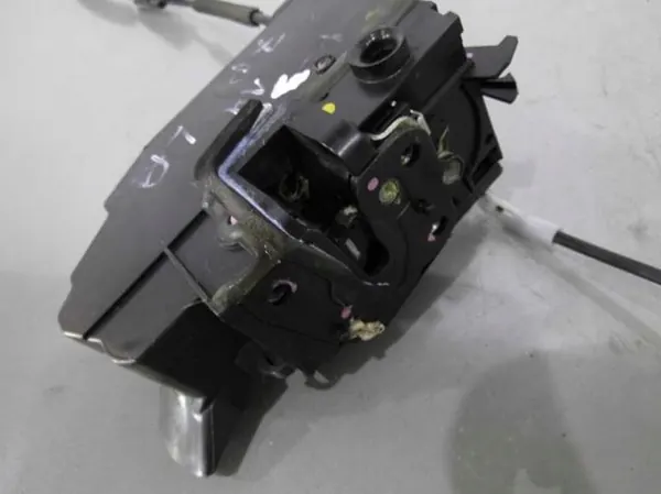 OEM 45YWHGRT45 Vänster Framdörrlås 7 Stift Peugeot 308 image 3