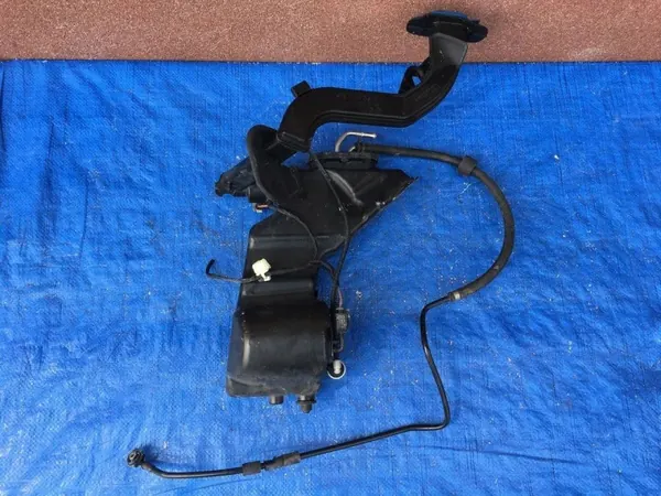 Mercedes W213 E-luokan tuulilasinpesupullo OEM A2058600360 image 2