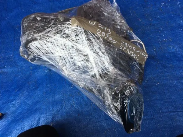 Mercedes W213 E-luokan tuulilasinpesupullo OEM A2058600360 image 10