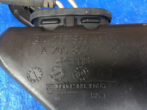 Mercedes W213 E-luokan tuulilasinpesupullo OEM A2058600360 image 8