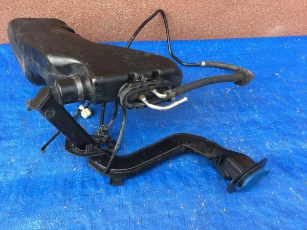 Mercedes W213 E-luokan tuulilasinpesupullo OEM A2058600360 image 9