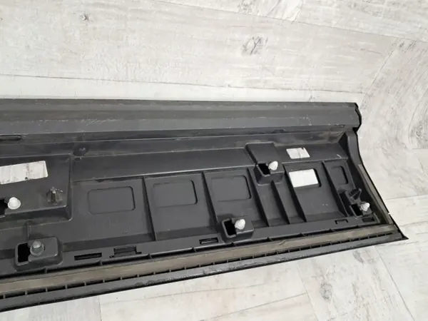 Audi Q7 II Dörrlist OEM 4M0853959N Vänster Fram image 5