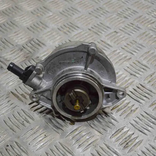 Imupumppu VW TOUAREG 4.2L Diesel 2011 OEM 059145100J image 2