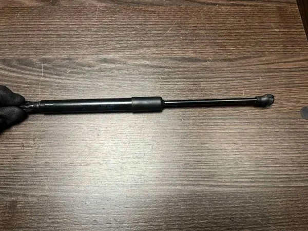 Motorkapactuator OEM 7153670290N Linkerkant Renault Trafic image 2
