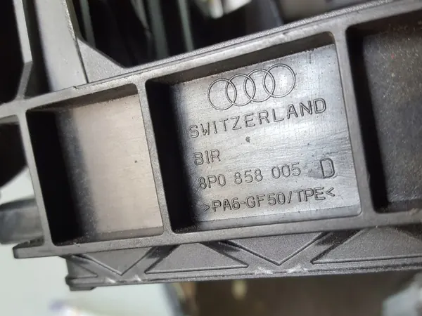 Audi A3 8P Radio Frame OEM 8P0858005D - Gebruikt image 3
