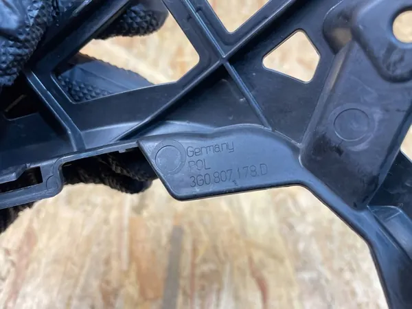 Supporto paraurti anteriore destro VW Passat B8 image 9