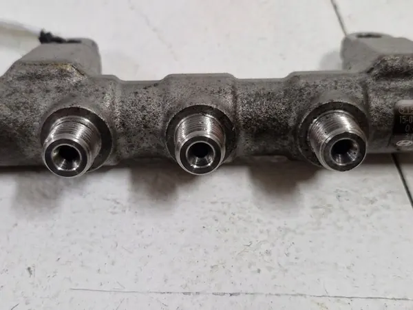 Bränslerail 2.0 2.2 Diesel Hyundai Tucson OE 31400-2F600 image 6