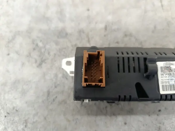 Pantalla de radio Peugeot 407 SW OEM 9678150980 image 5