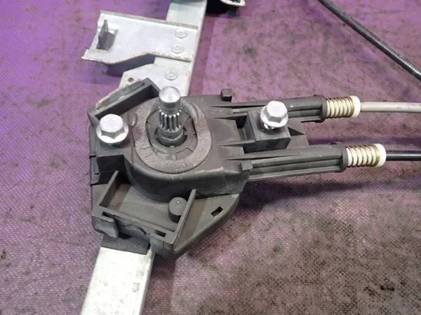 Elevador de vidro dianteiro direito Citroen Berlingo I 1996-2008 OEM 9222G1 image 3