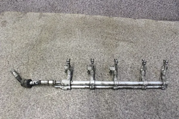 VW T5 2.5TDI Ruiskutusraide OEM 070133317C image 2