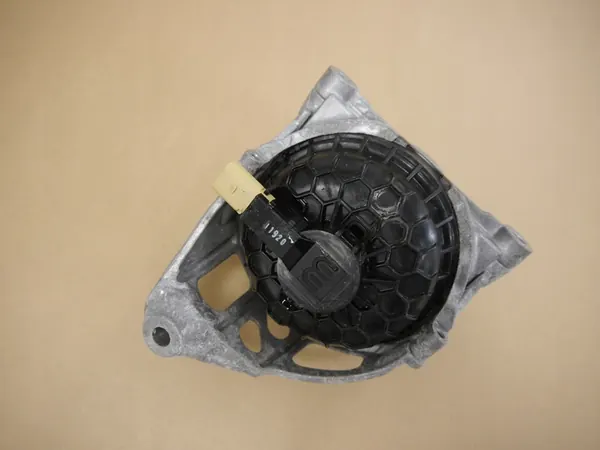 AUDI A4 A6 Q7 Moottorin kiinnike vasen 4M0199371ET image 3