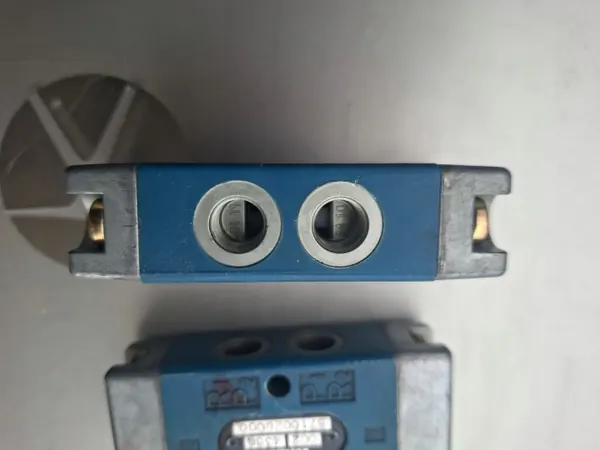 Wabco Mehrwegeventil OEM 5710020000 - Gebraucht image 3