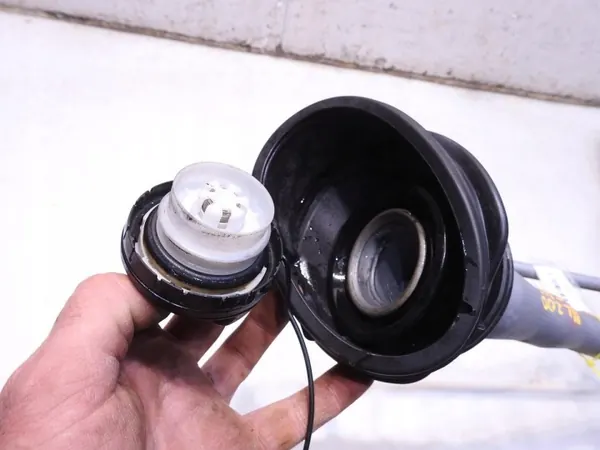 Col de remplissage OEM 987654321 pour Subaru Outback IV image 5