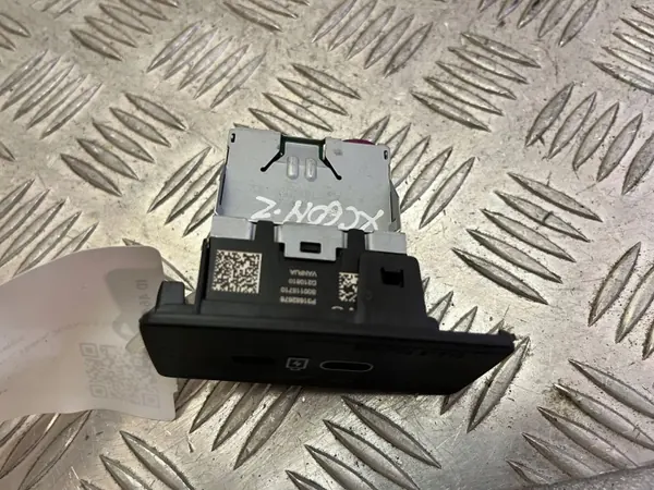 USB-Steckdose Volvo XC60 2022 OEM 31682676 image 3